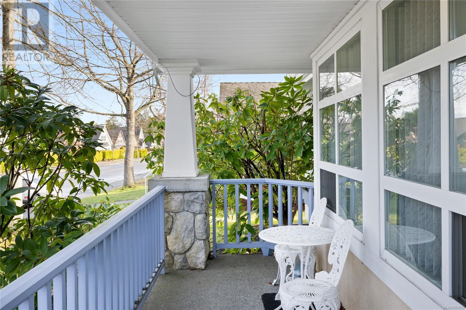 Property at 850 Stanhope Rd image 2