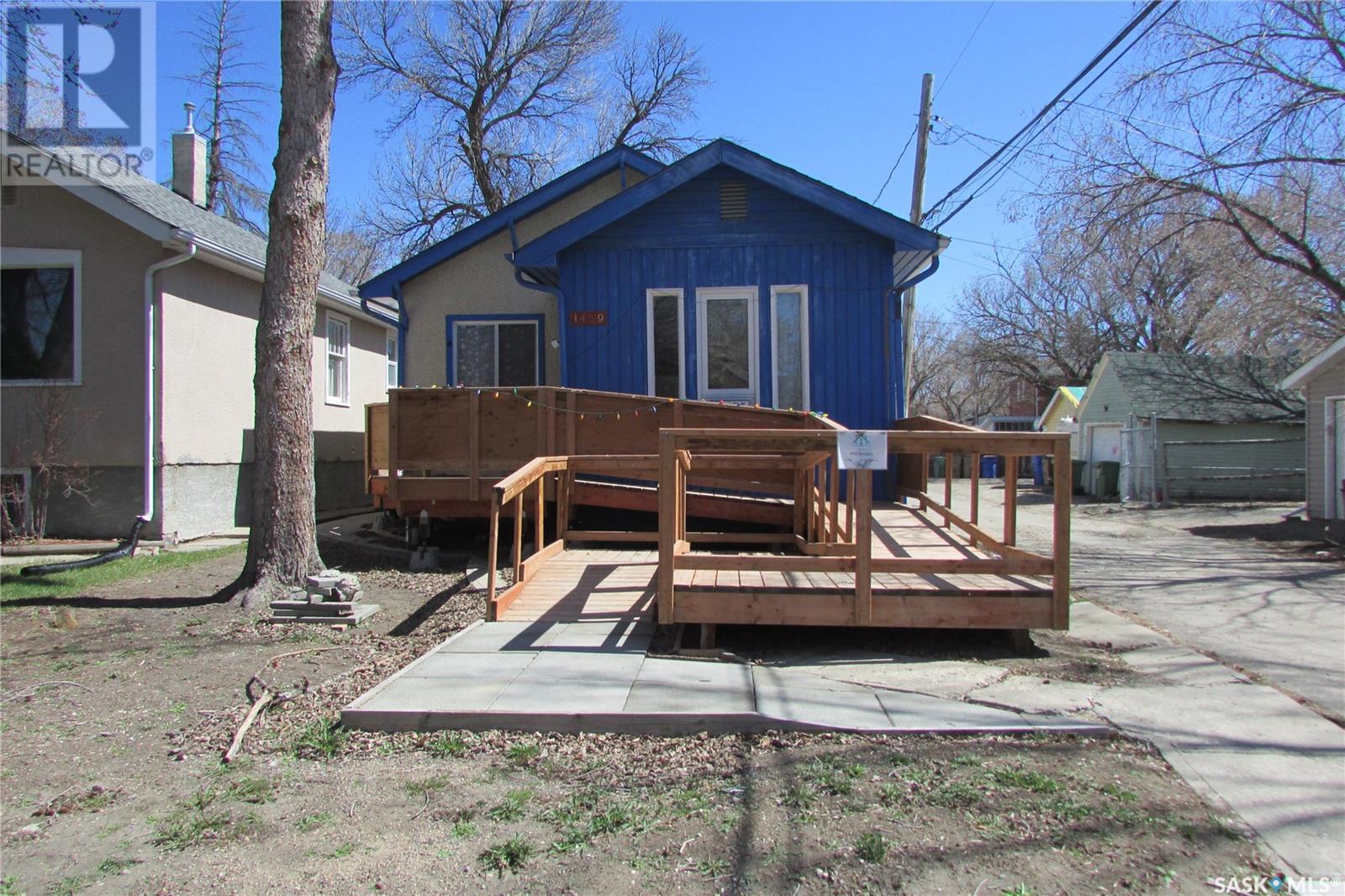 Property at 1459 Queen STREET image 1