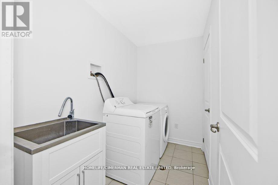 3090 Preserve Drive, Oakville, Ontario  L6M 0T8 - Photo 7 - W12125310