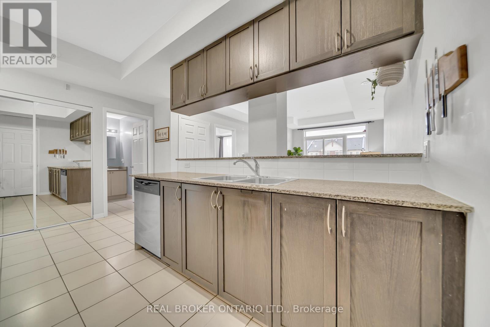 219 - 50 Sky Harbour Drive, Brampton, Ontario  L7A 0A1 - Photo 13 - W12125378