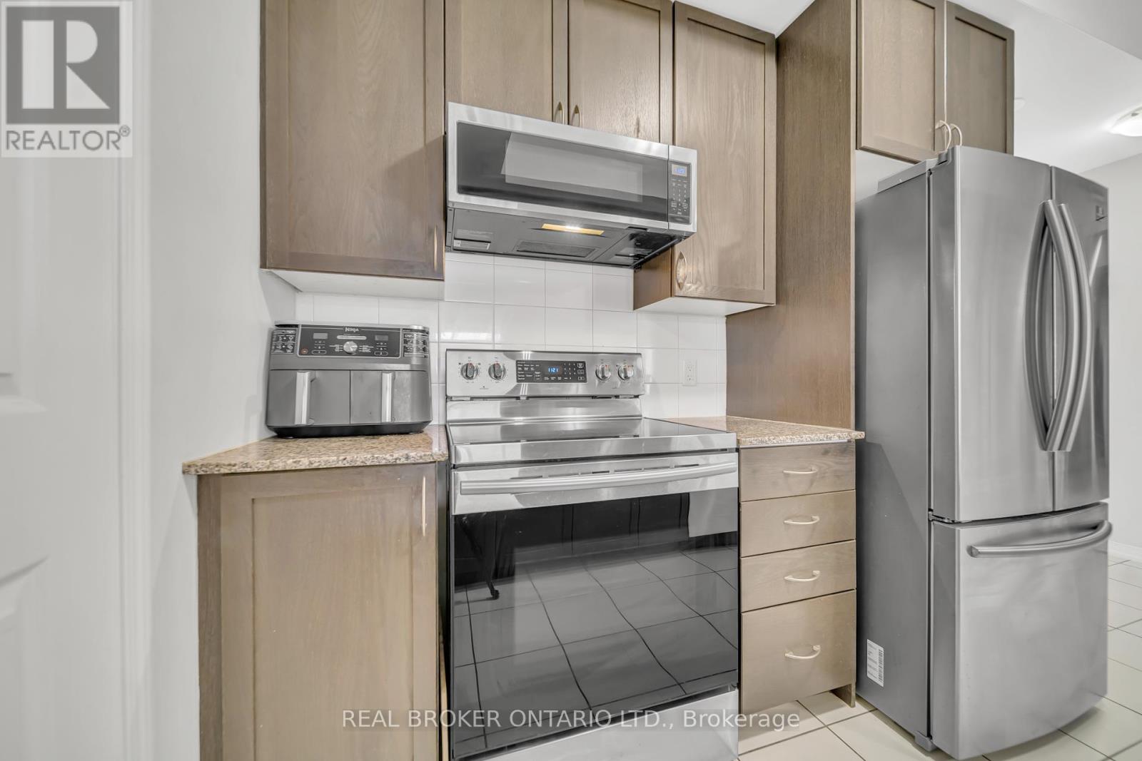219 - 50 Sky Harbour Drive, Brampton, Ontario  L7A 0A1 - Photo 14 - W12125378