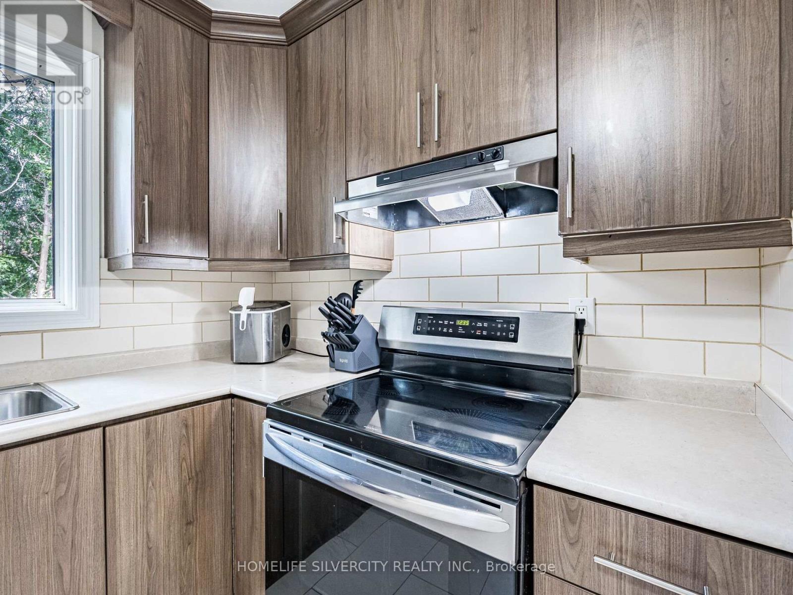 53 Charters Road W, Brampton, Ontario  L6V 2S7 - Photo 11 - W12125412