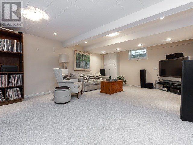 18 Hartfield Court, Toronto, Ontario  M9A 3E3 - Photo 13 - W12125414