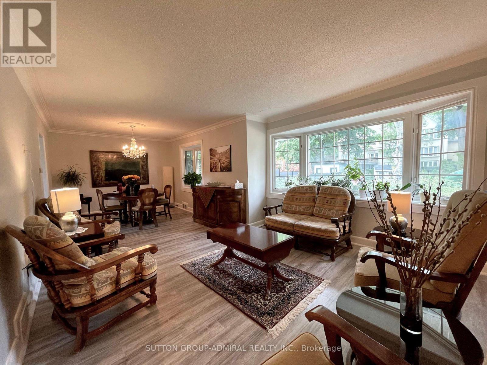 18 Hartfield Court, Toronto, Ontario  M9A 3E3 - Photo 8 - W12125414