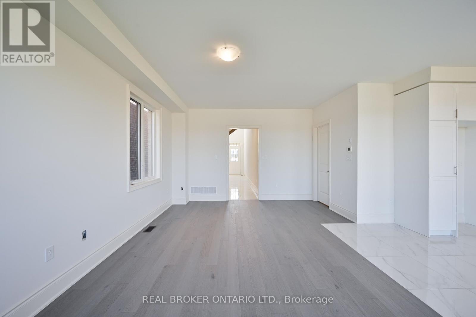 1555 Severn Drive, Milton, Ontario  L9E 1X9 - Photo 11 - W12125433