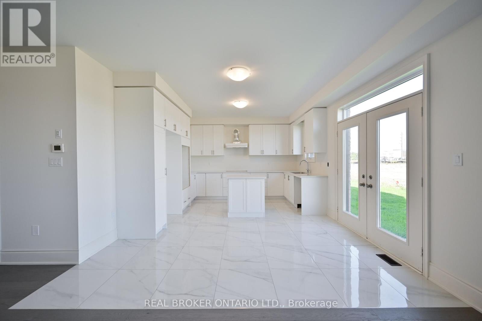 1555 Severn Drive, Milton, Ontario  L9E 1X9 - Photo 14 - W12125433