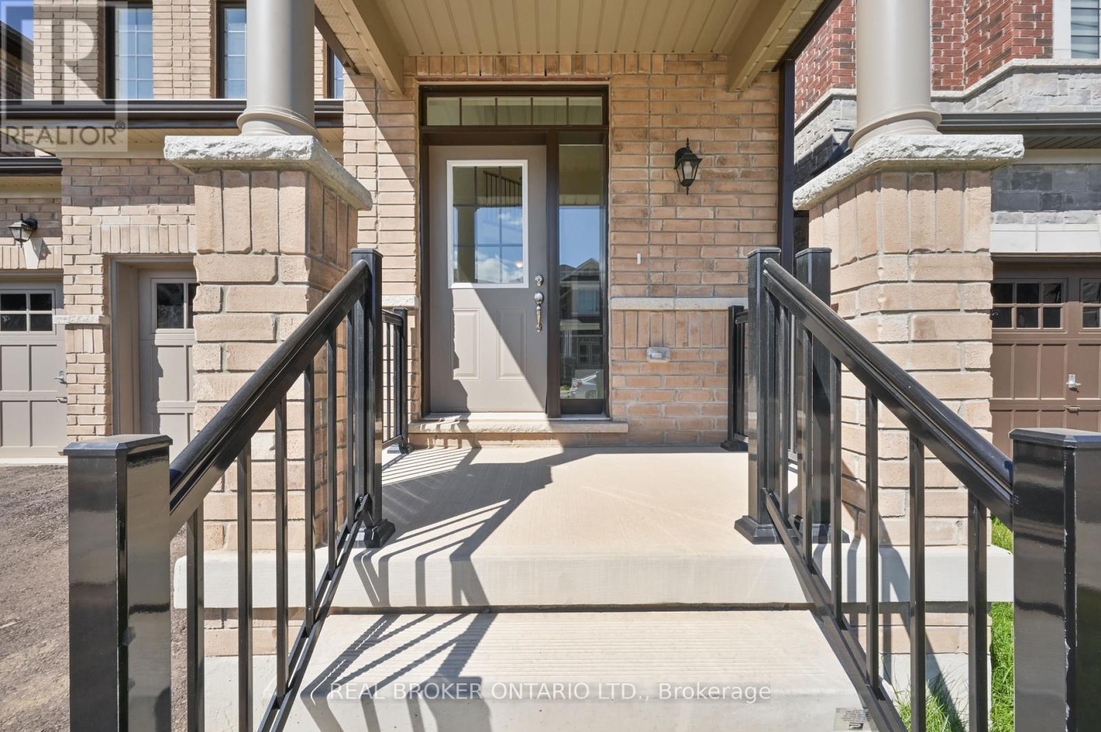 1555 Severn Drive, Milton, Ontario  L9E 1X9 - Photo 4 - W12125433