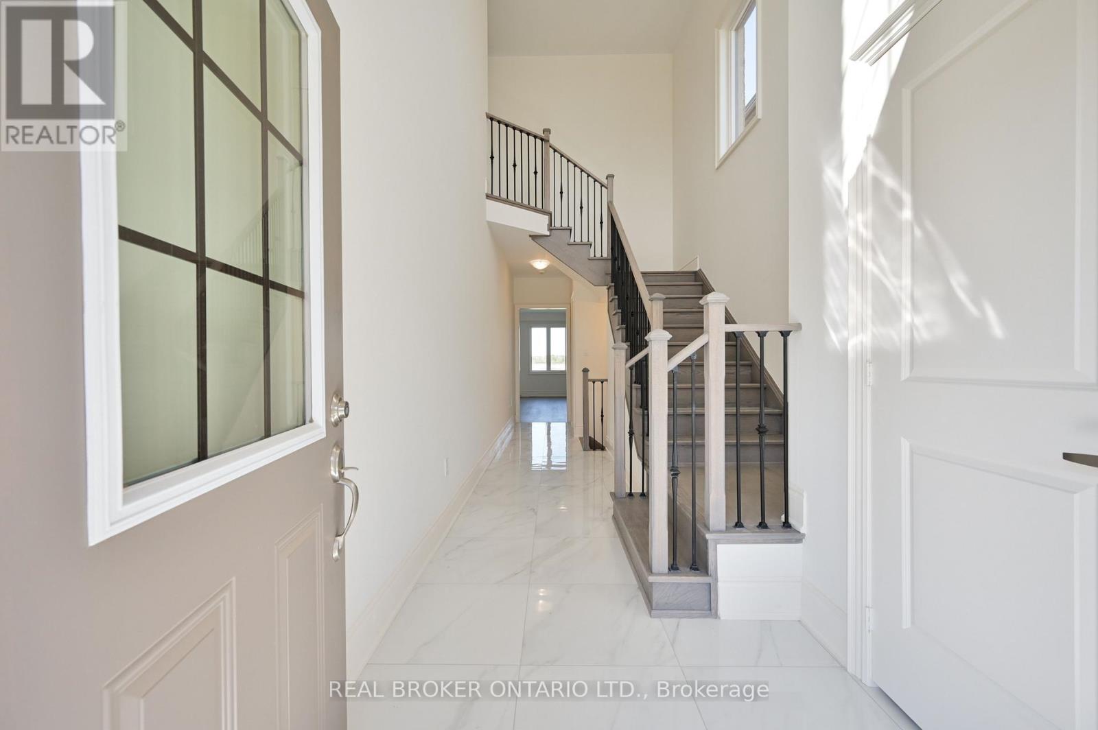 1555 Severn Drive, Milton, Ontario  L9E 1X9 - Photo 5 - W12125433