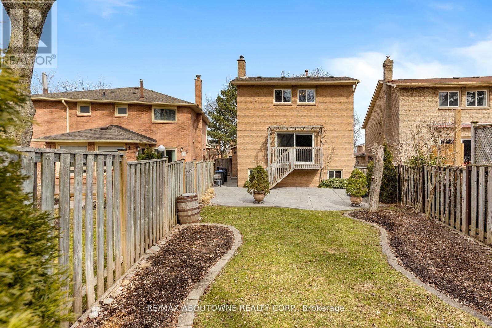 4043 Trapper Crescent, Mississauga (Erin Mills), Ontario  L5L 3A7 - Photo 35 - W12125439