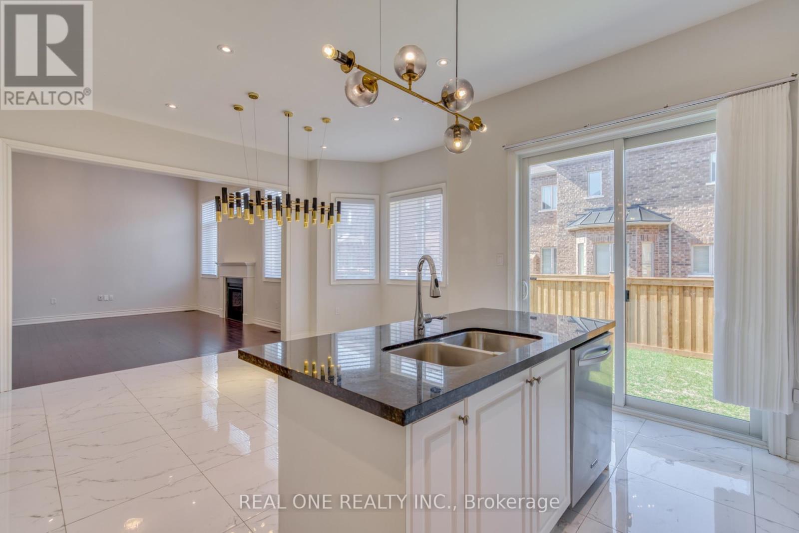 3186 Buttonbush Trail, Oakville, Ontario  L6H 0T4 - Photo 17 - W12125451