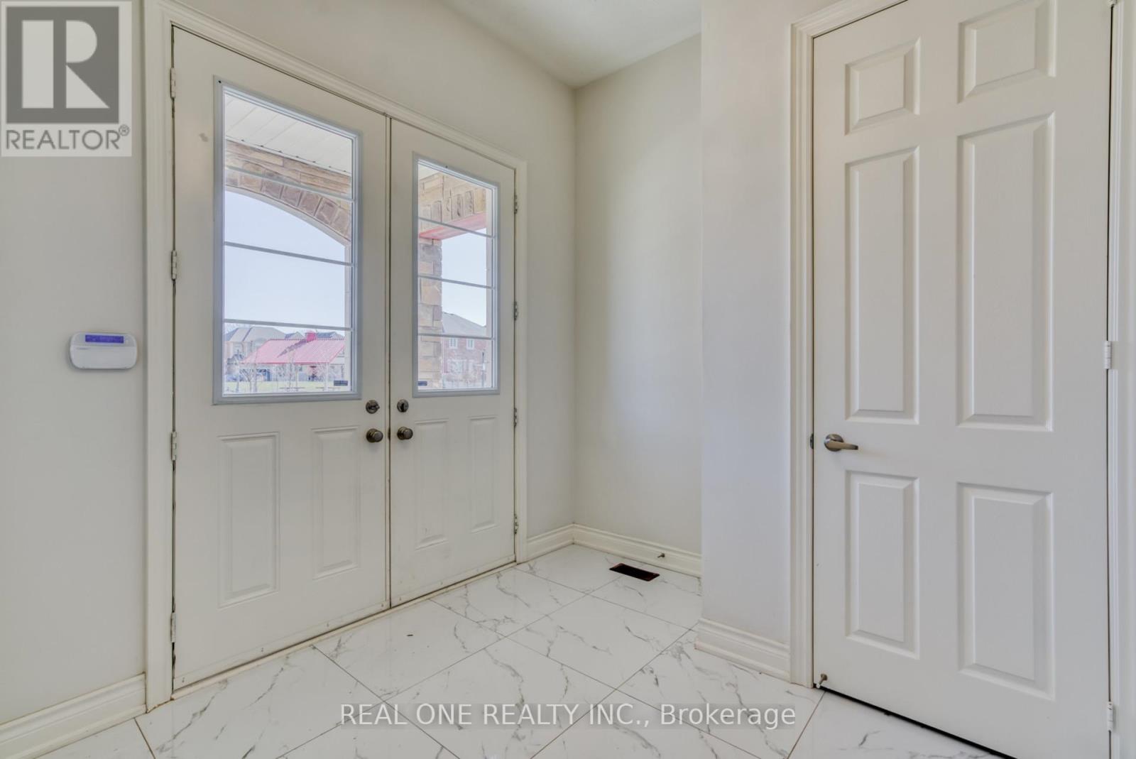 3186 Buttonbush Trail, Oakville, Ontario  L6H 0T4 - Photo 2 - W12125451