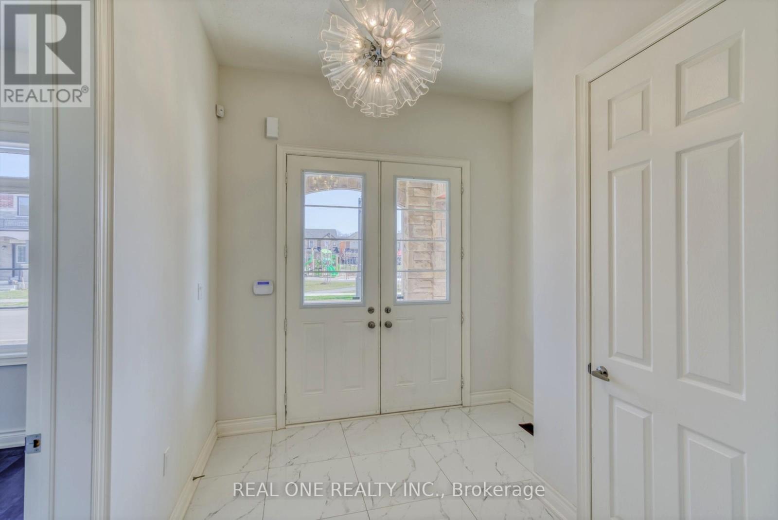 3186 Buttonbush Trail, Oakville, Ontario  L6H 0T4 - Photo 3 - W12125451