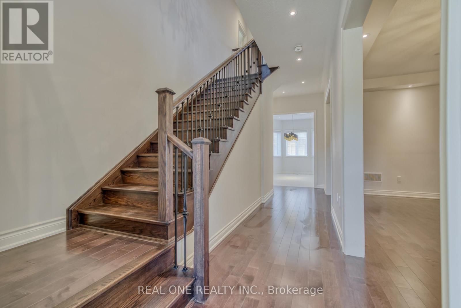 3186 Buttonbush Trail, Oakville, Ontario  L6H 0T4 - Photo 4 - W12125451