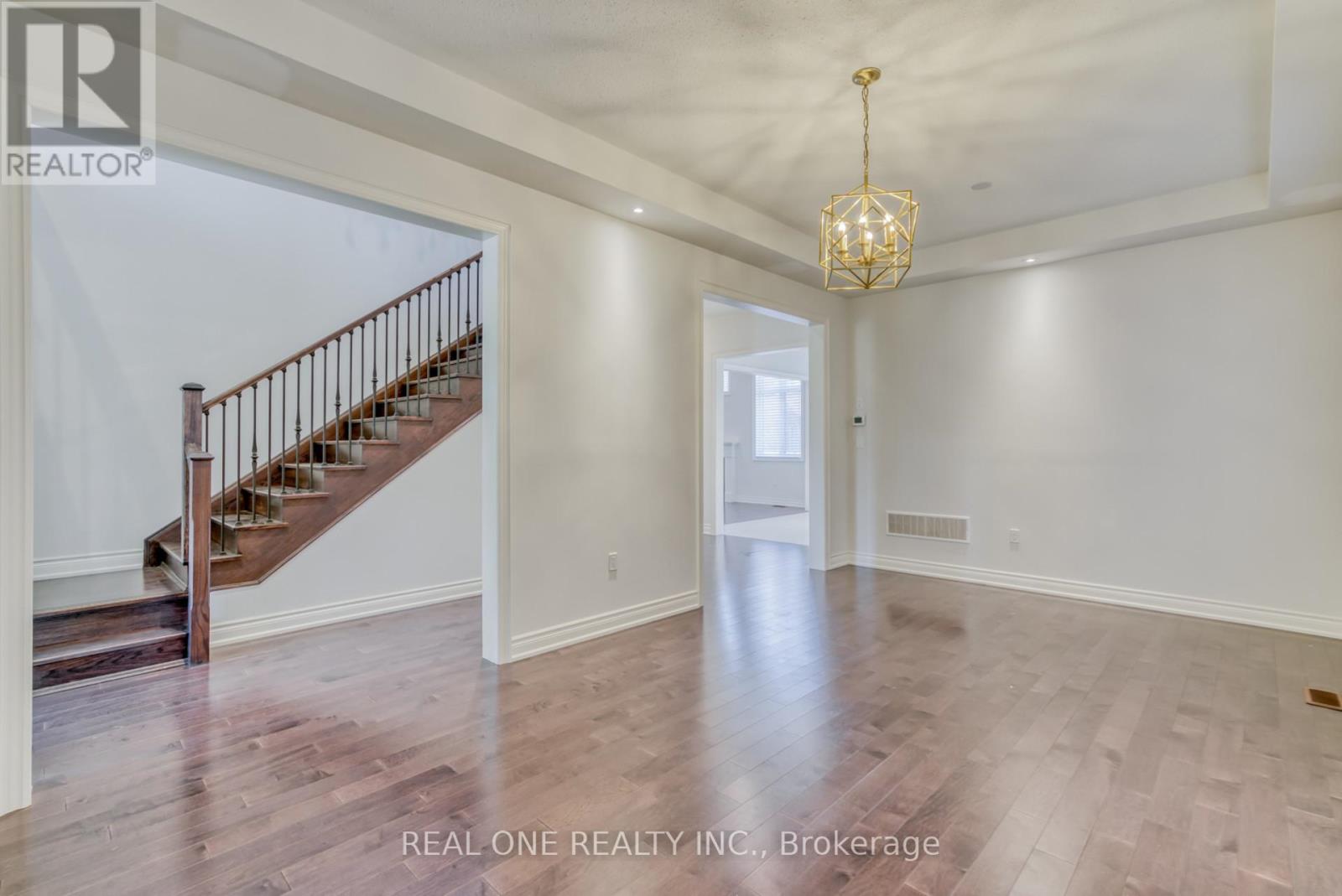 3186 Buttonbush Trail, Oakville, Ontario  L6H 0T4 - Photo 7 - W12125451
