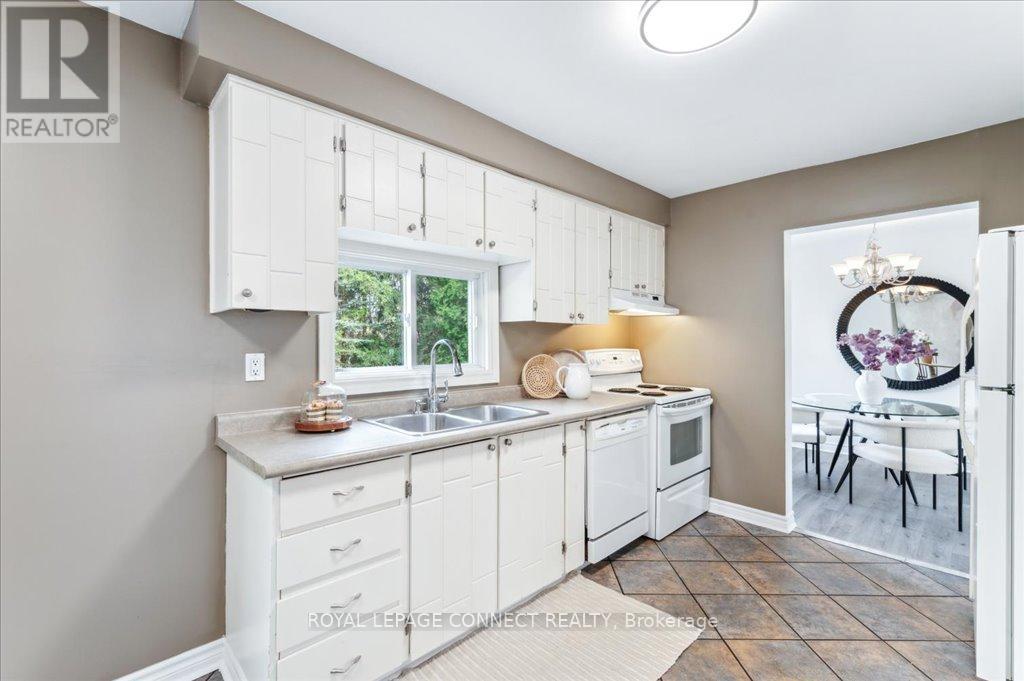 2231 Ingersoll Drive, Burlington, Ontario  L7P 3L1 - Photo 18 - W12125454