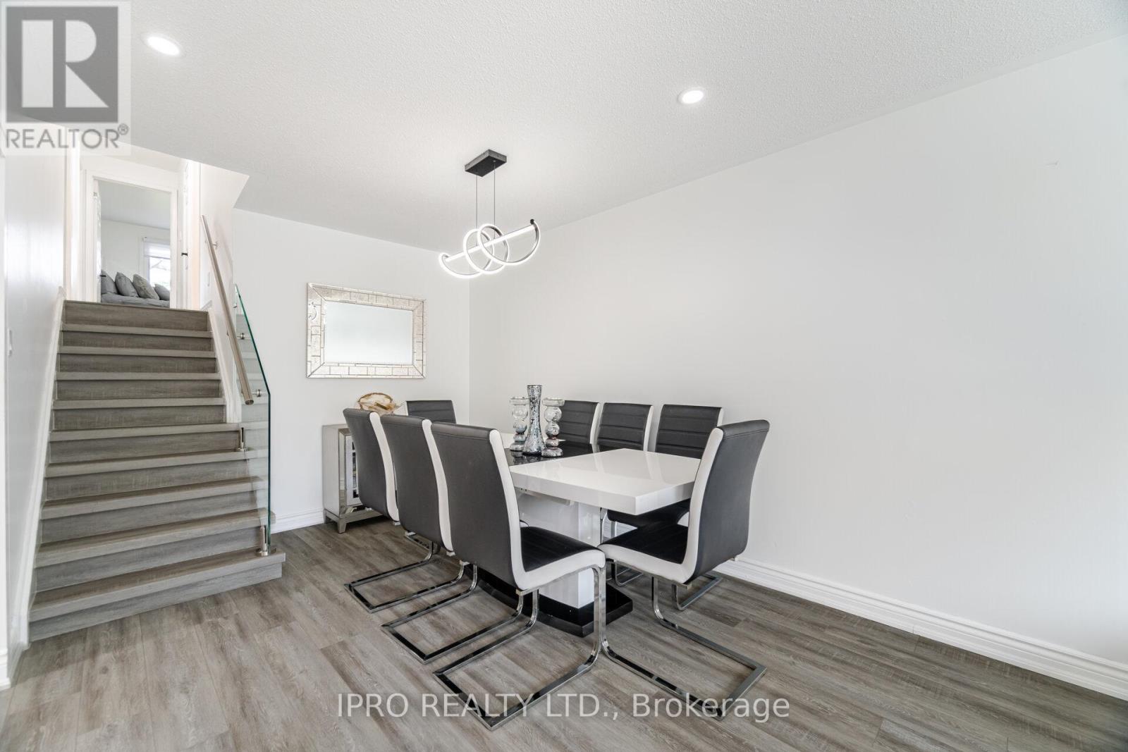 1625 Wavell Crescent, Mississauga (Applewood), Ontario  L4X 1X2 - Photo 10 - W12125533