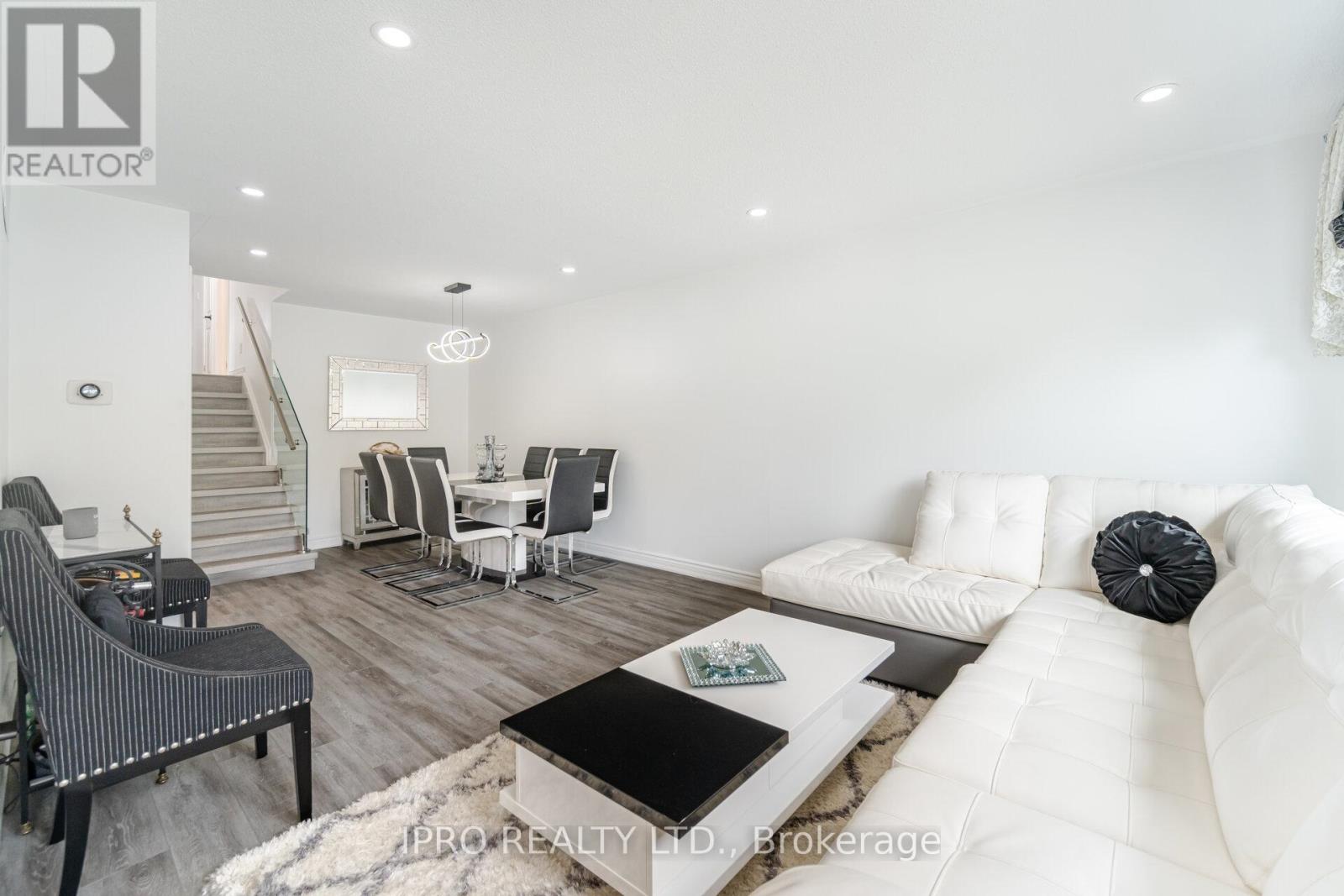1625 Wavell Crescent, Mississauga (Applewood), Ontario  L4X 1X2 - Photo 12 - W12125533