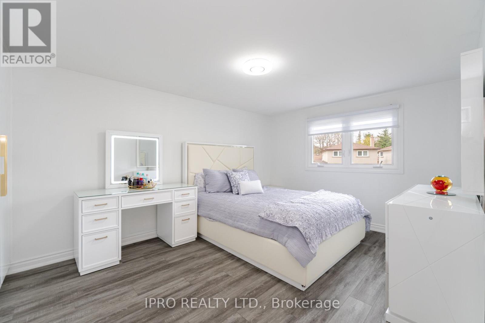 1625 Wavell Crescent, Mississauga (Applewood), Ontario  L4X 1X2 - Photo 16 - W12125533