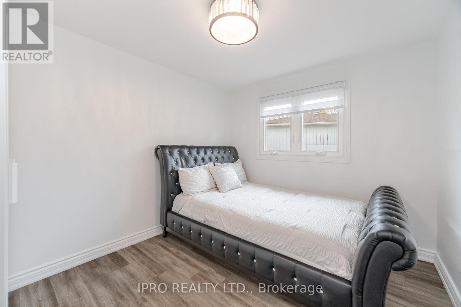1625 Wavell Crescent, Mississauga (Applewood), Ontario  L4X 1X2 - Photo 20 - W12125533