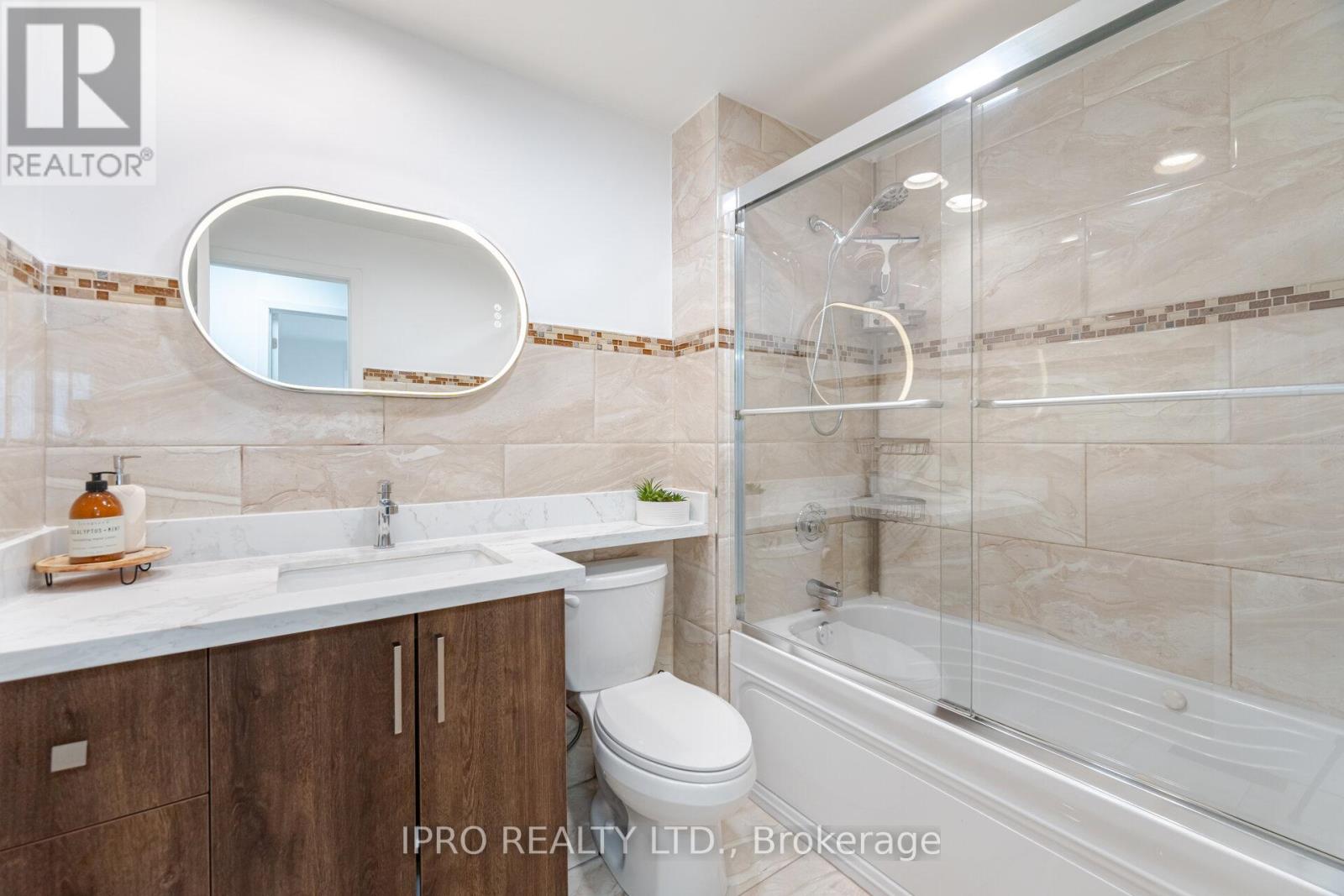 1625 Wavell Crescent, Mississauga (Applewood), Ontario  L4X 1X2 - Photo 22 - W12125533