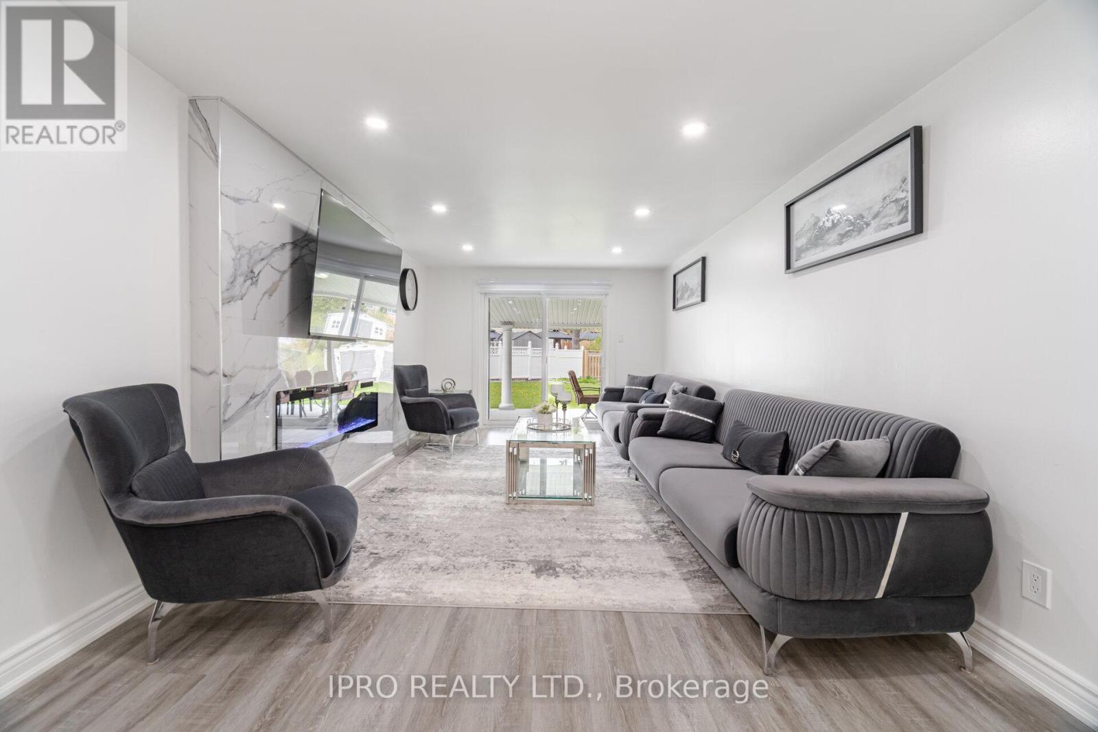 1625 Wavell Crescent, Mississauga (Applewood), Ontario  L4X 1X2 - Photo 24 - W12125533