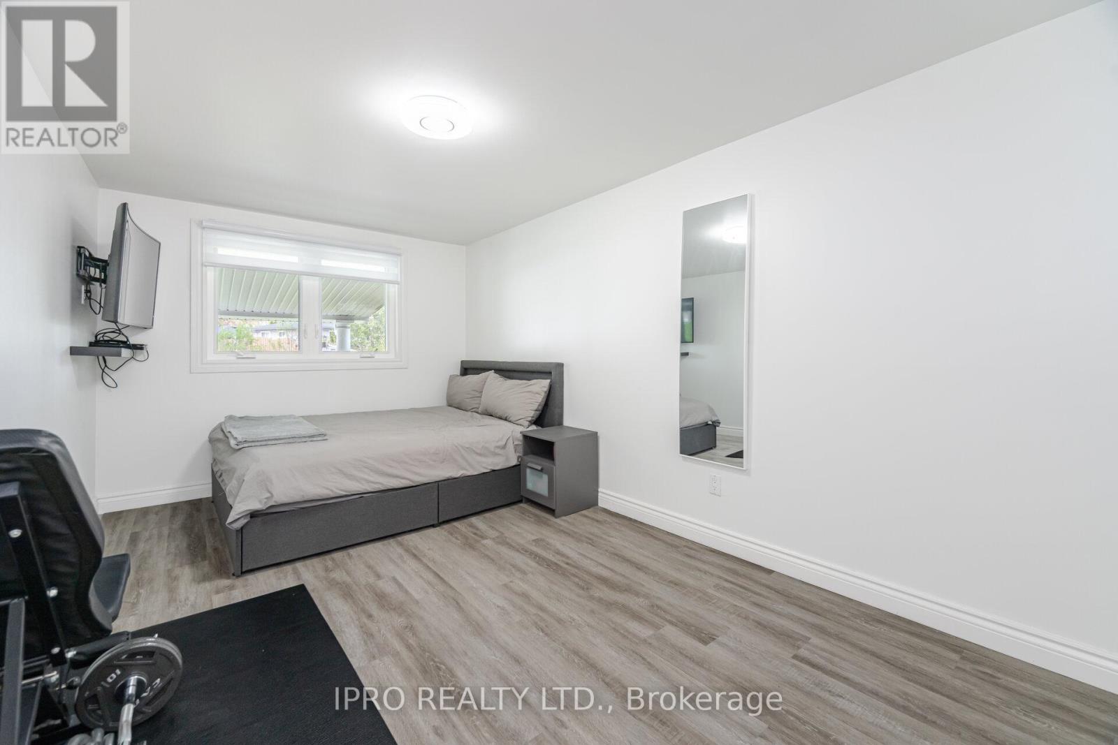 1625 Wavell Crescent, Mississauga (Applewood), Ontario  L4X 1X2 - Photo 26 - W12125533