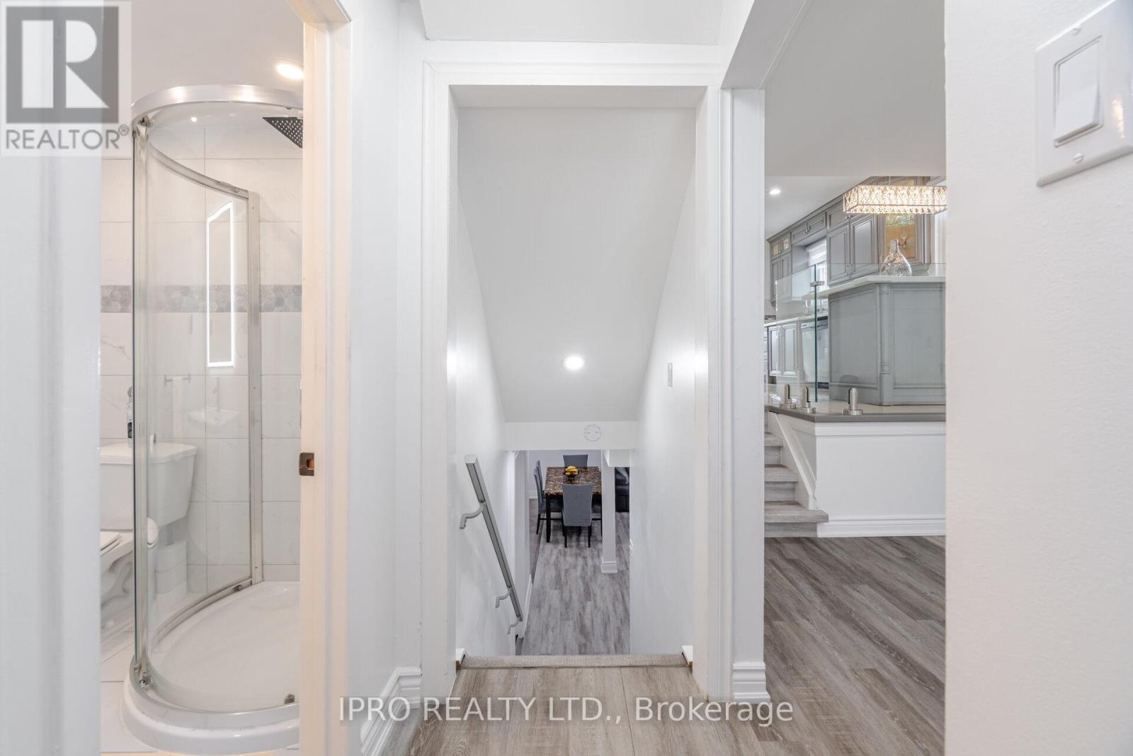 1625 Wavell Crescent, Mississauga (Applewood), Ontario  L4X 1X2 - Photo 28 - W12125533