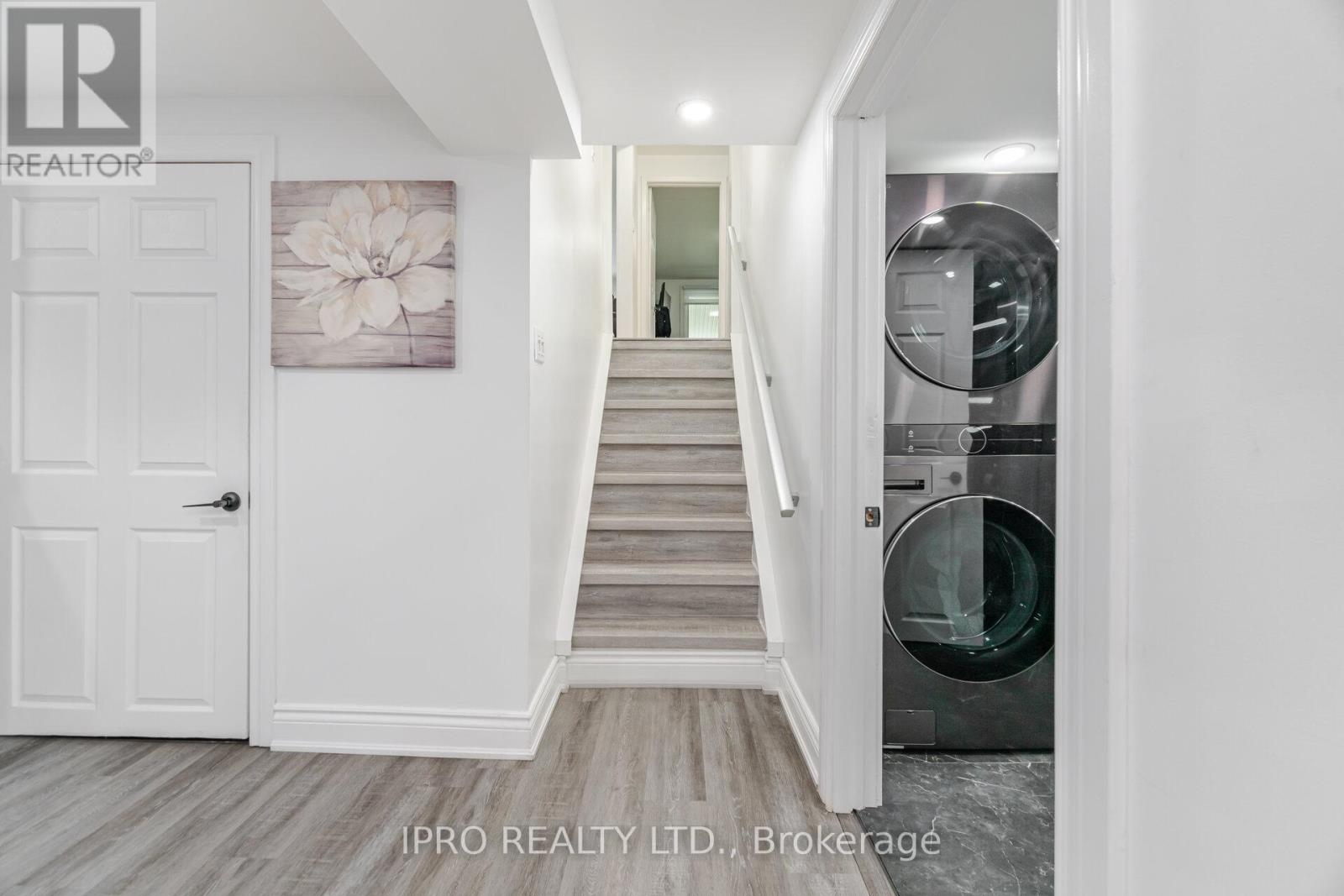 1625 Wavell Crescent, Mississauga (Applewood), Ontario  L4X 1X2 - Photo 29 - W12125533