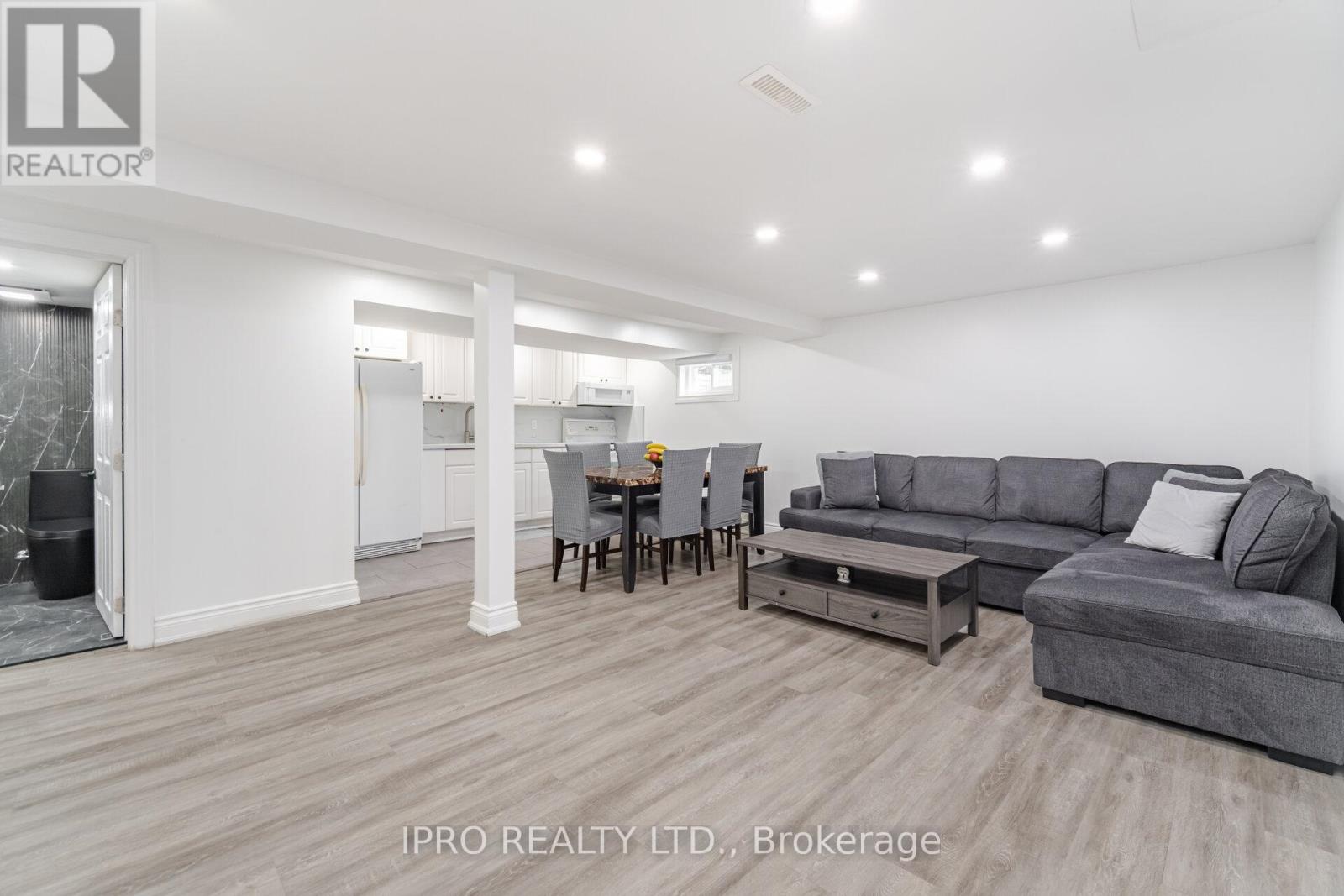 1625 Wavell Crescent, Mississauga (Applewood), Ontario  L4X 1X2 - Photo 30 - W12125533