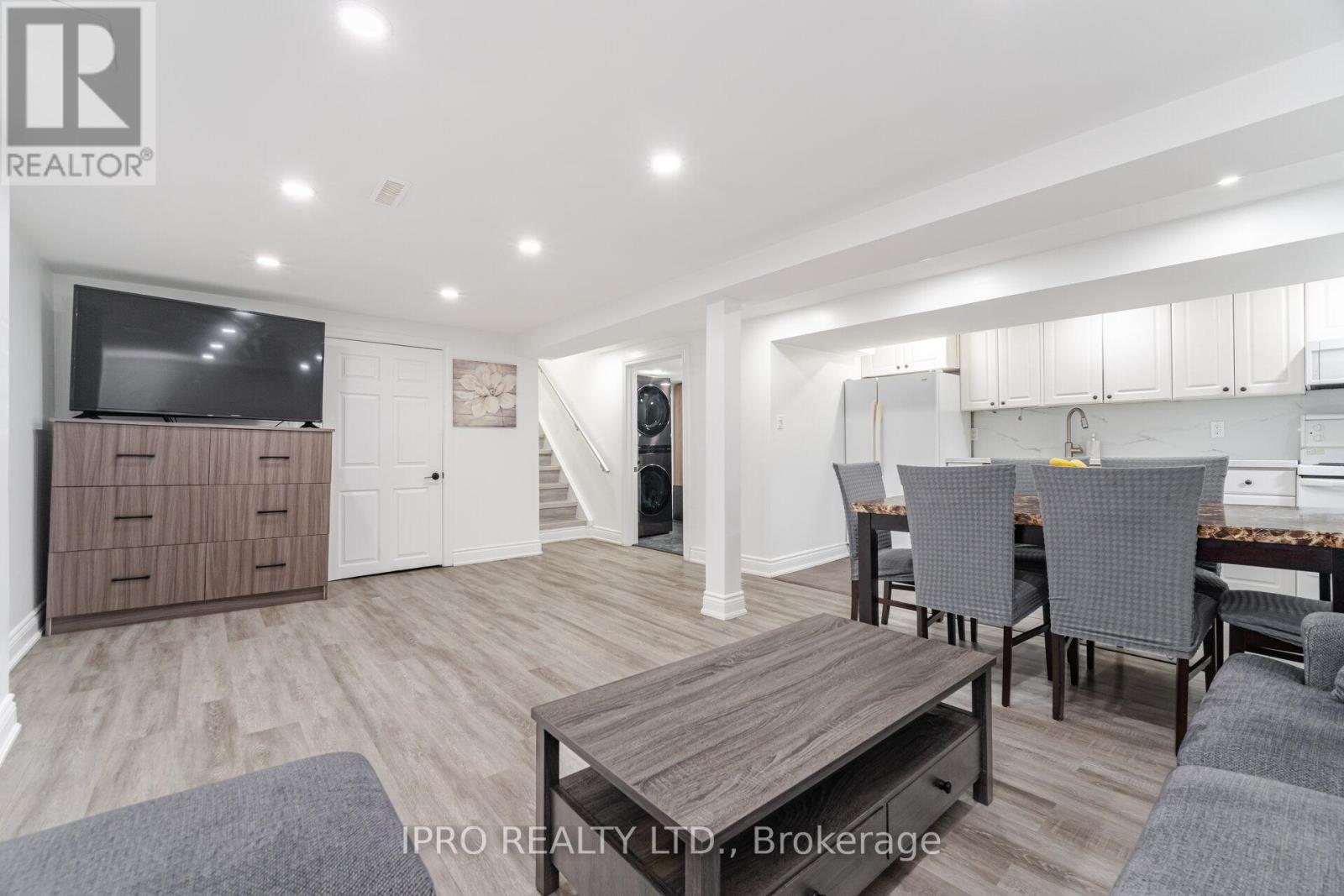 1625 Wavell Crescent, Mississauga (Applewood), Ontario  L4X 1X2 - Photo 31 - W12125533