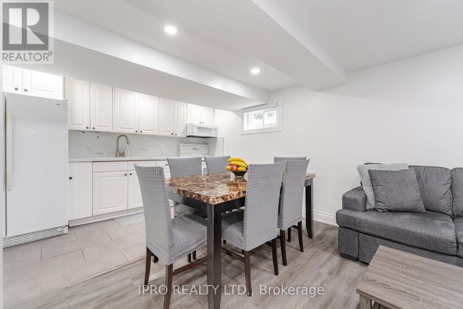 1625 Wavell Crescent, Mississauga (Applewood), Ontario  L4X 1X2 - Photo 32 - W12125533