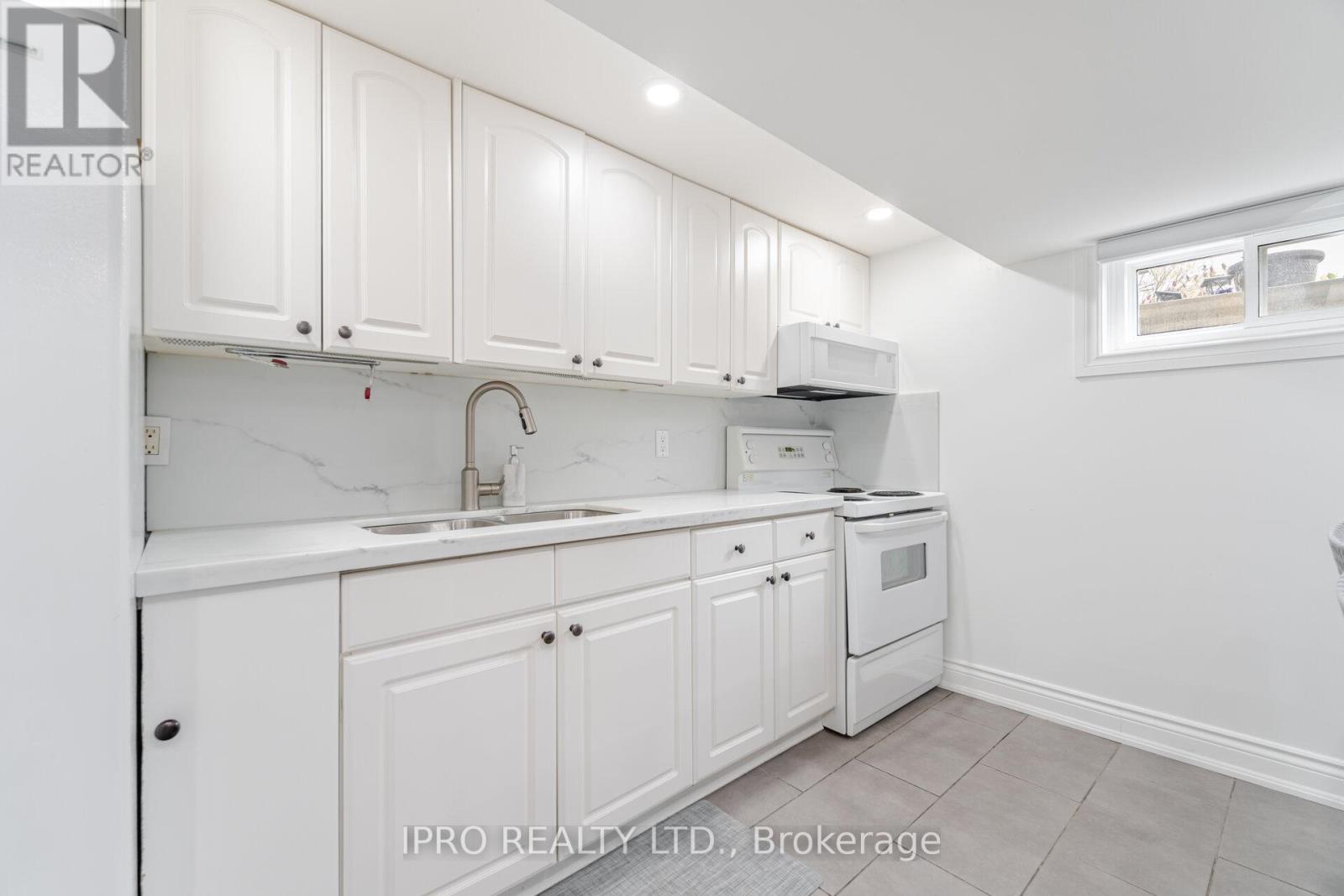 1625 Wavell Crescent, Mississauga (Applewood), Ontario  L4X 1X2 - Photo 34 - W12125533