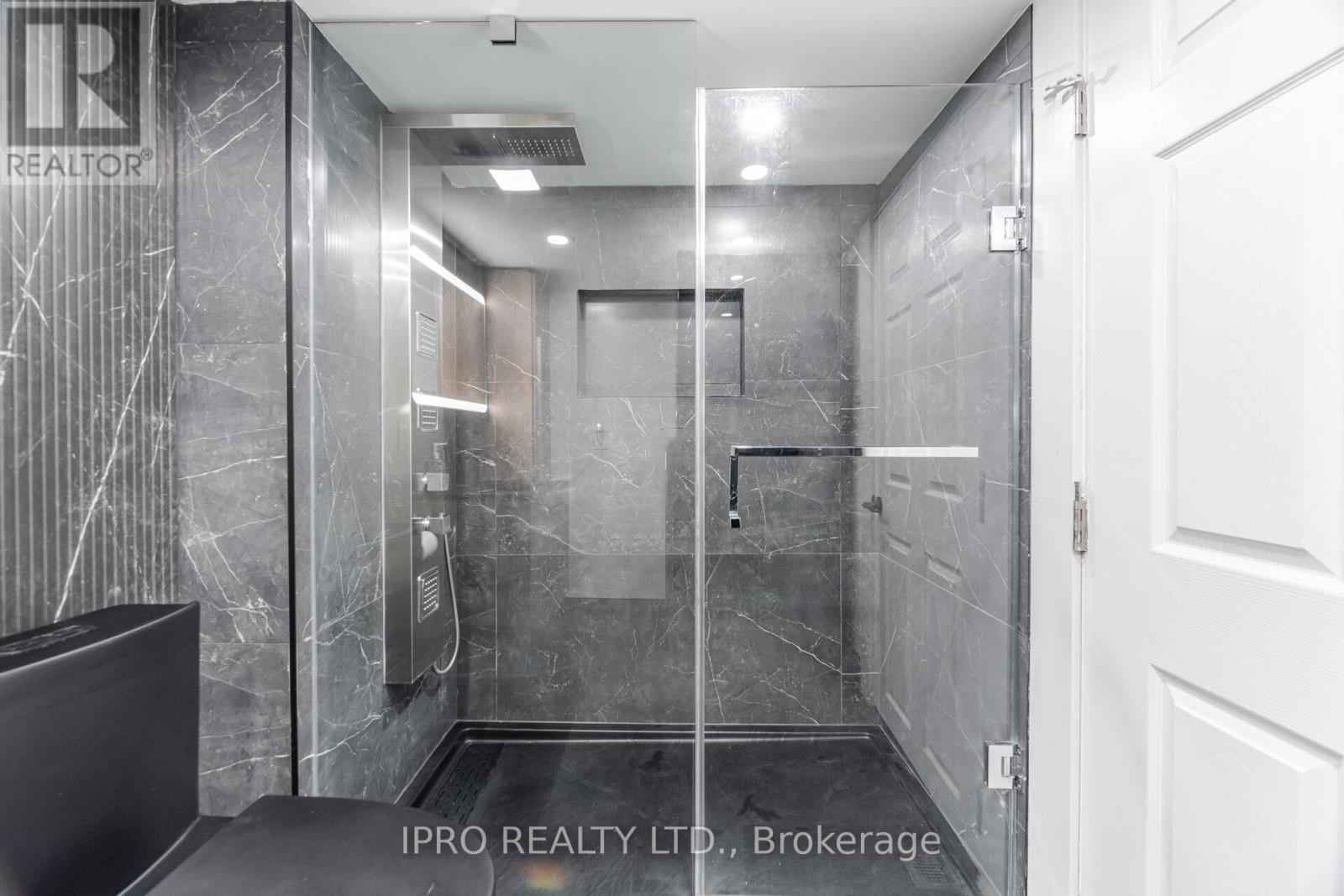 1625 Wavell Crescent, Mississauga (Applewood), Ontario  L4X 1X2 - Photo 36 - W12125533