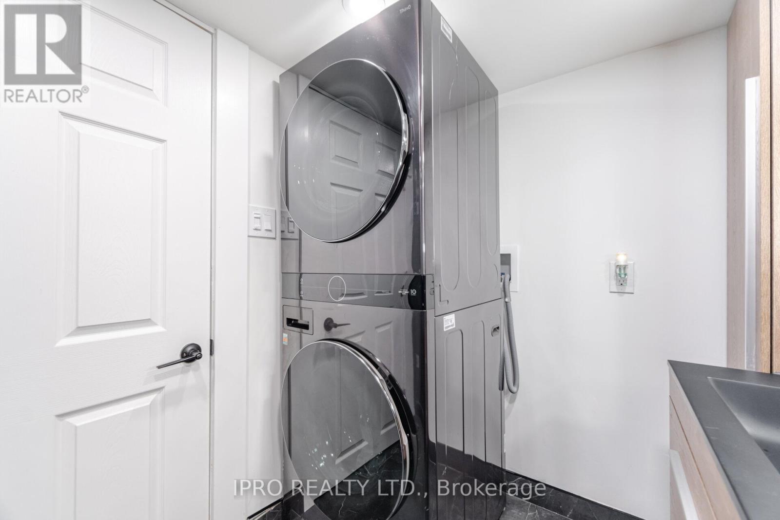 1625 Wavell Crescent, Mississauga (Applewood), Ontario  L4X 1X2 - Photo 37 - W12125533