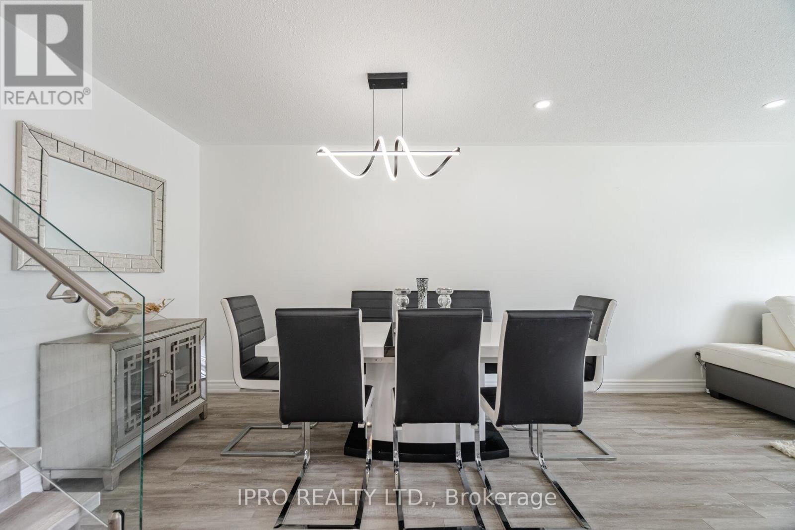 1625 Wavell Crescent, Mississauga (Applewood), Ontario  L4X 1X2 - Photo 9 - W12125533