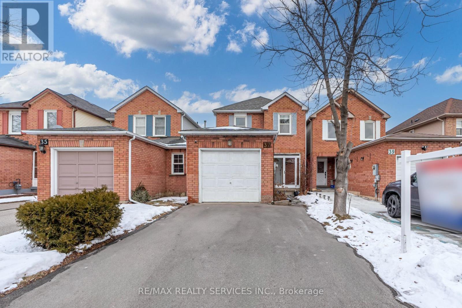 37 SOLWAY AVENUE, Brampton, Ontario