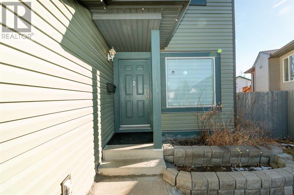 Property at 207 Appleglen Park SE image 3