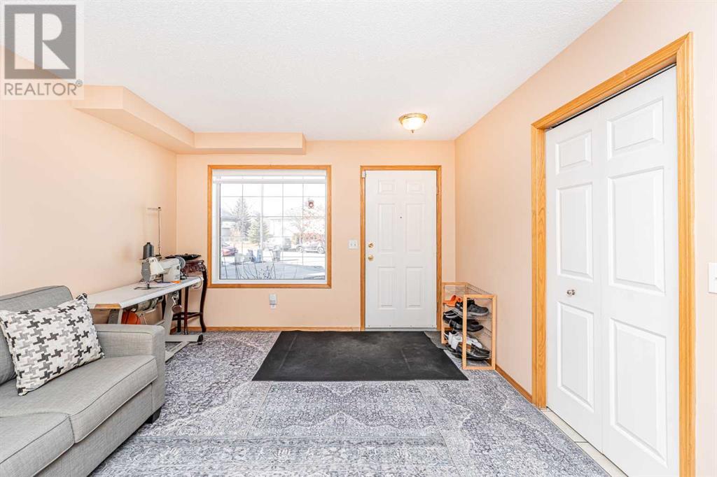 Property at 207 Appleglen Park SE image 4