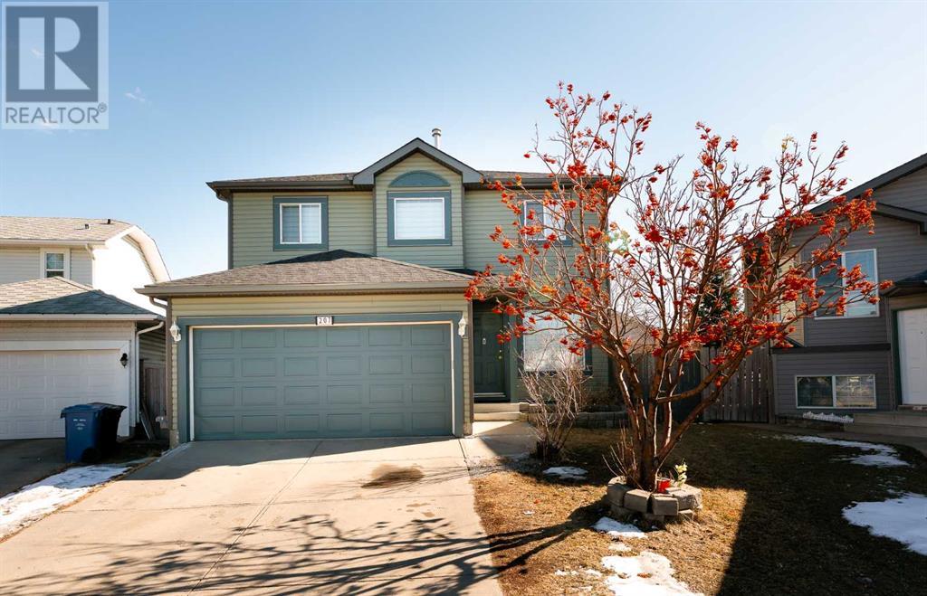 Property at 207 Appleglen Park SE image 1