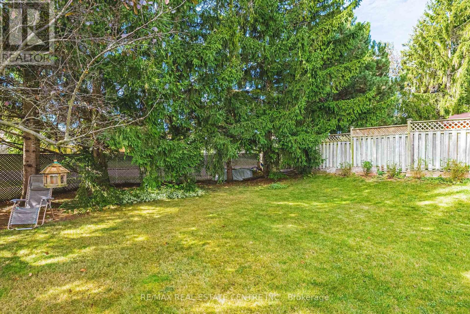 27 Westchester Drive, Kitchener, Ontario  N2B 3M7 - Photo 11 - X12125298