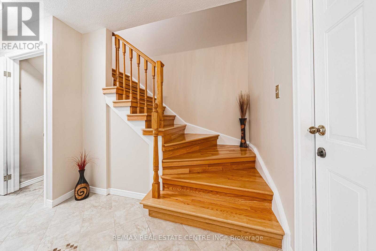 27 Westchester Drive, Kitchener, Ontario  N2B 3M7 - Photo 24 - X12125298