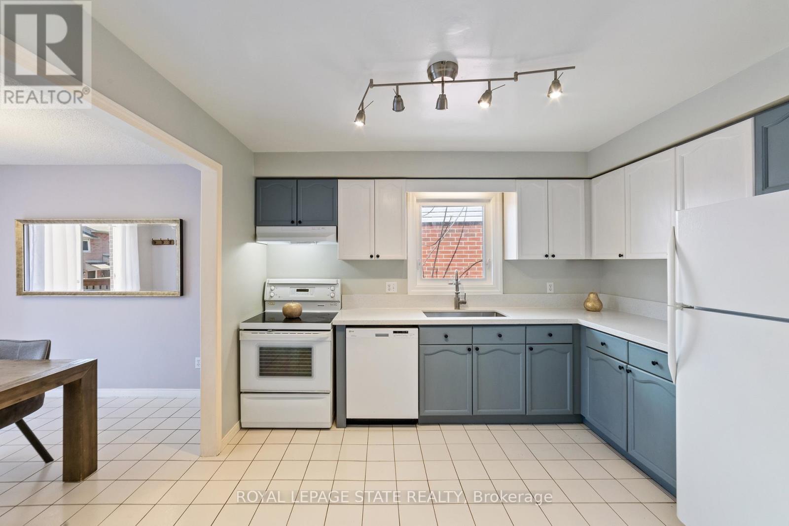 741 Acadia Drive, Hamilton, Ontario  L8W 3V2 - Photo 8 - X12125397