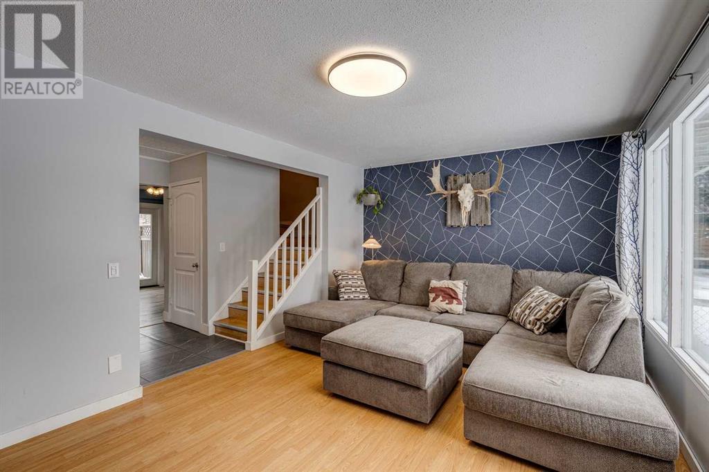 Property at 2035 40 Street SE image 3