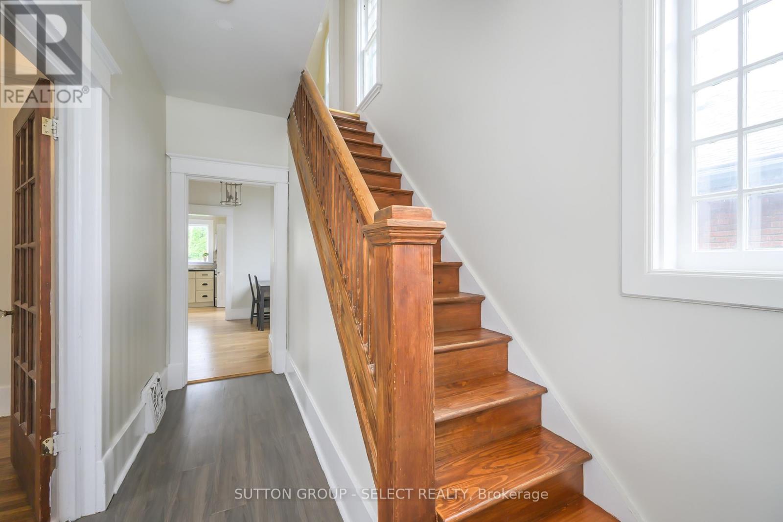 Property at 883 WATERLOO STREET image 5