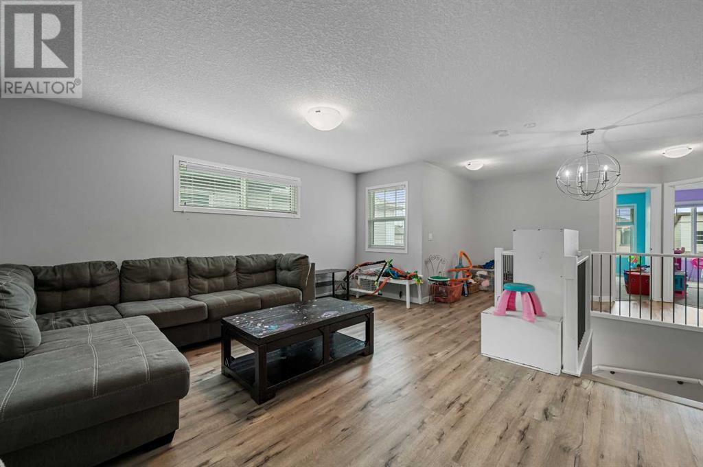 Property at 55 Walgrove Link SE image 2