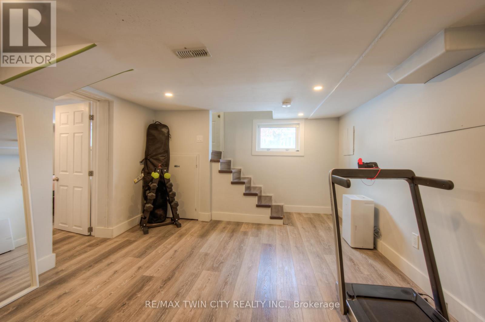 211 Weber Street E, Kitchener, Ontario  N2H 1E7 - Photo 20 - X12096074