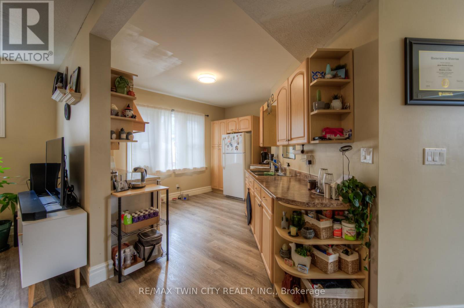 211 Weber Street E, Kitchener, Ontario  N2H 1E7 - Photo 10 - X12096074