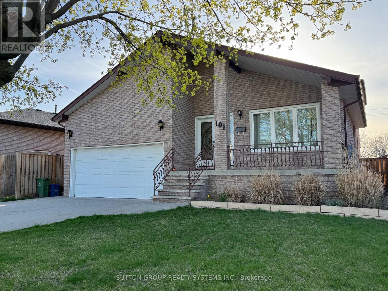 101 HENLEY DRIVE, Hamilton, Ontario