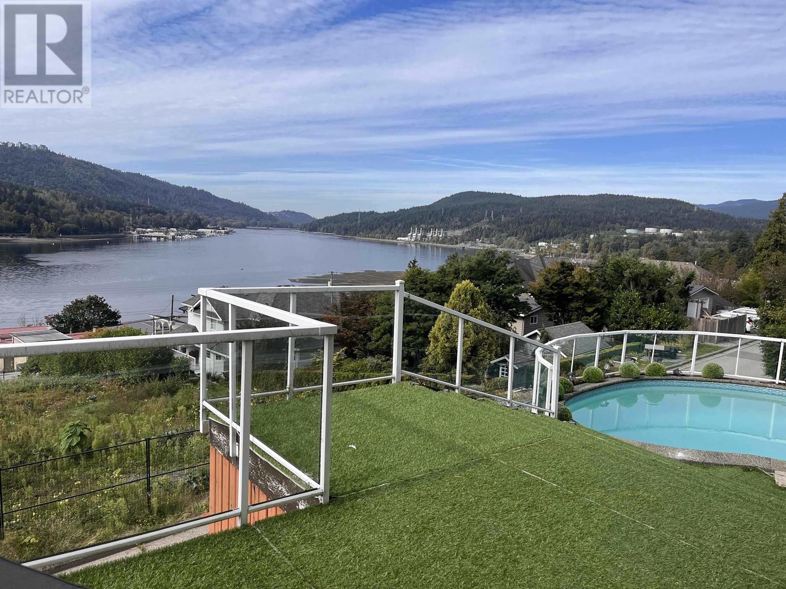 Property at 46 AXFORD BAY image 3