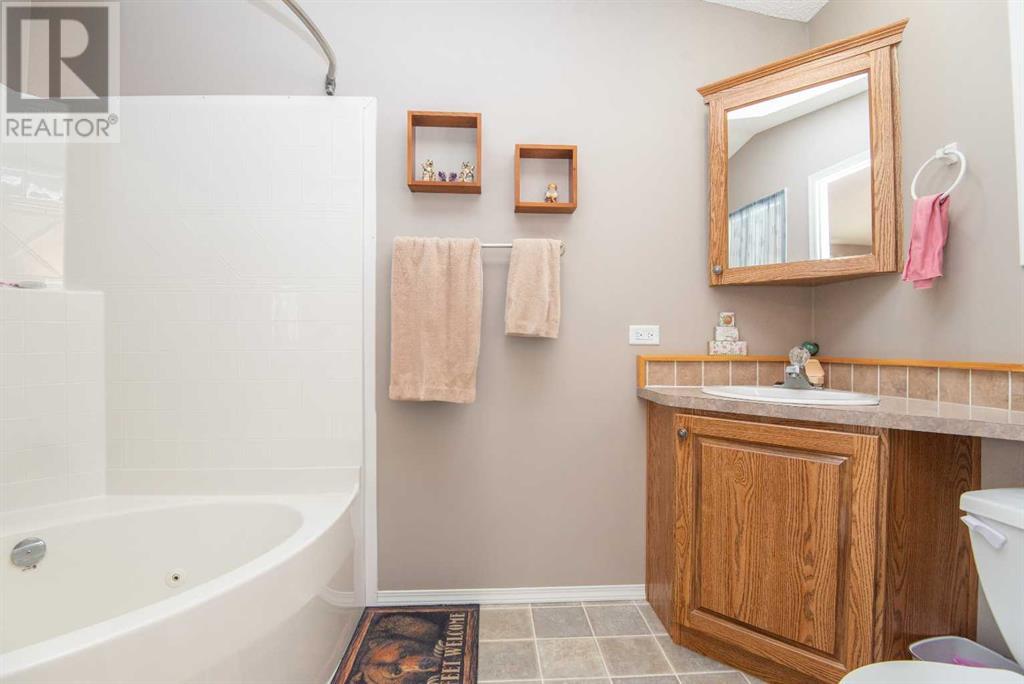 2308 Danielle Drive, Red Deer, Alberta  T4R 2Z8 - Photo 10 - A2202704